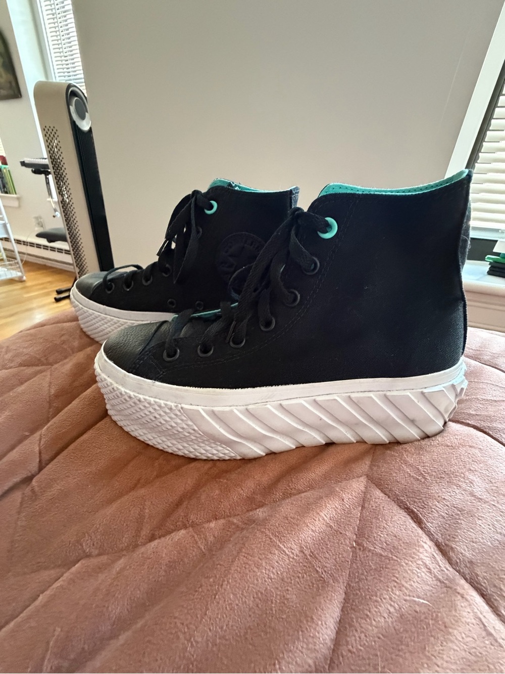 Converse size 6.5 Platform Lace-Up Sneakers in Black and White